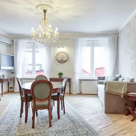 The Goldsmiths' Old Town Treasure Apartment